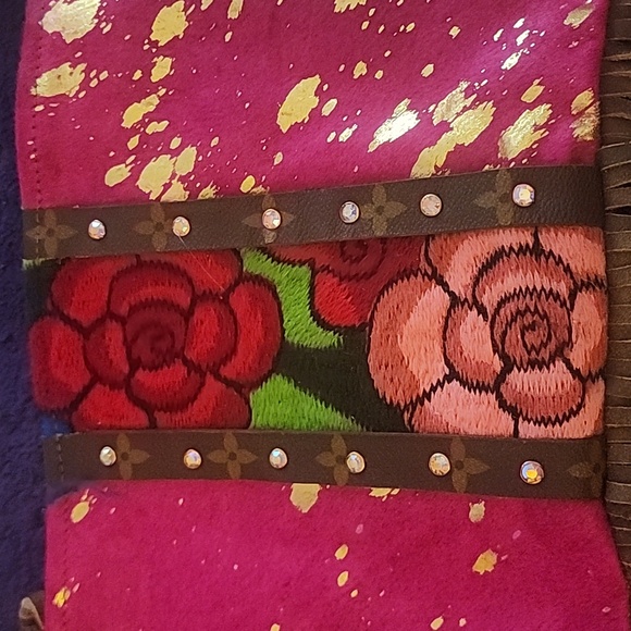 NWT Pink Floral Fringe Crossbody Maxine - Picture 2 of 5